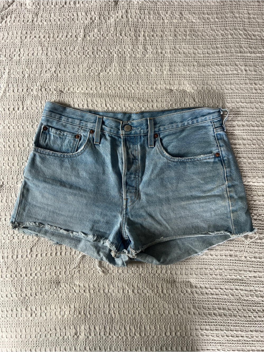 Levi’s 501 Original Cutoff Denim Shorts – Medium Light Wash – W30